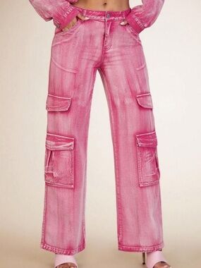 Wide-Leg Pink Cargo Jeans with Utility Pockets